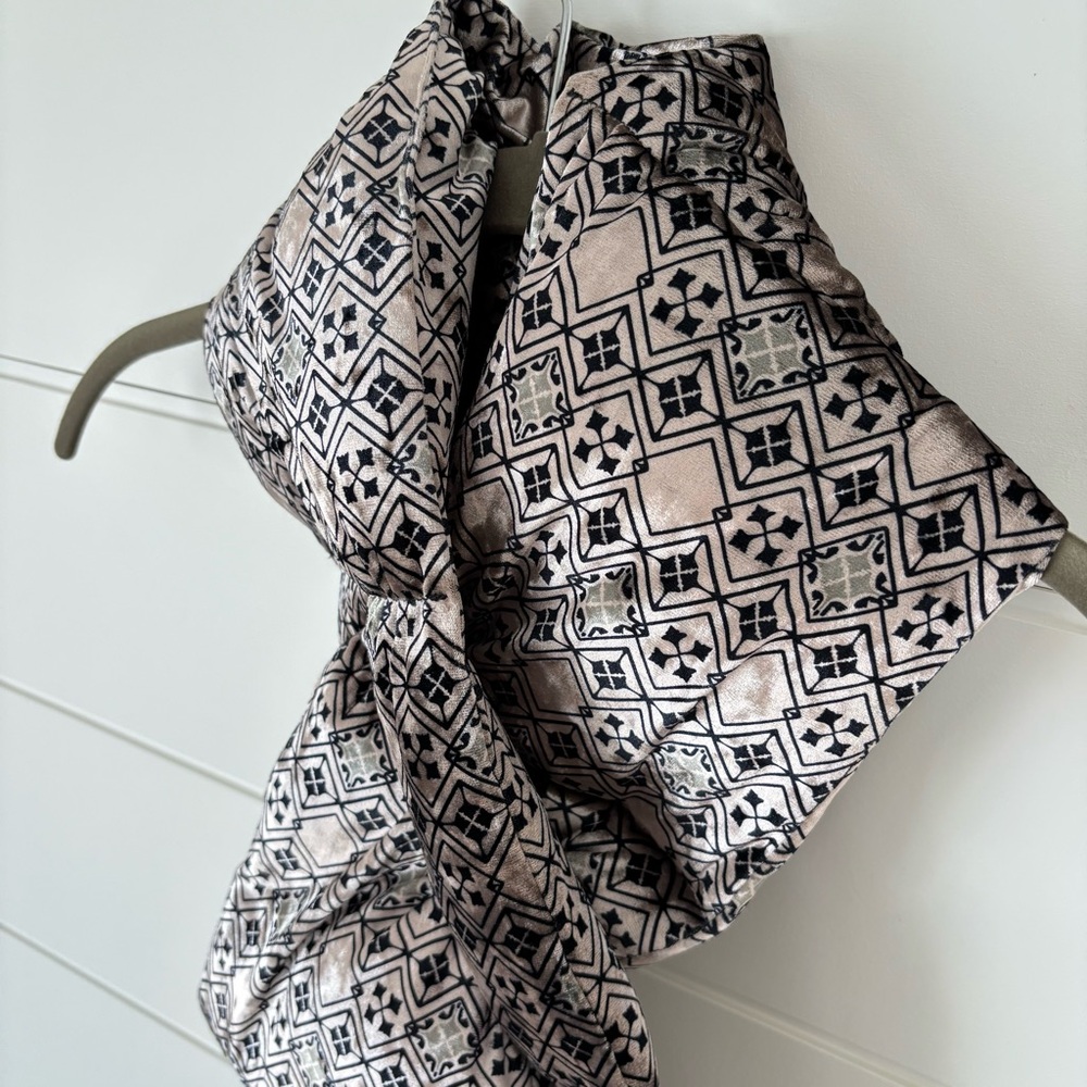 Anthropologie Janvier Velvet Soft Geometric Puffer Scarf Women's - Picture 7 of 14